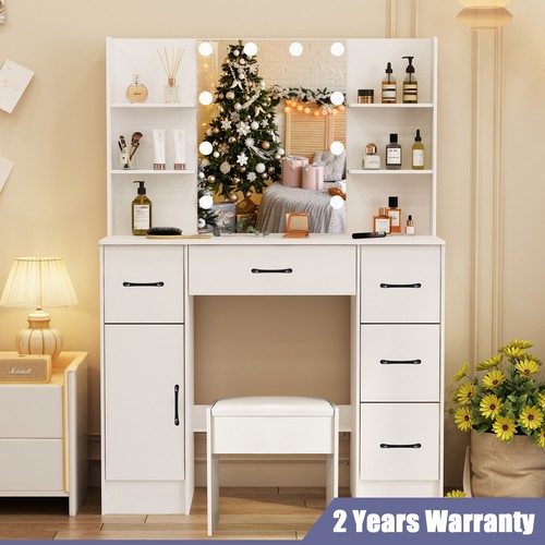 White dressing table with - dressing,